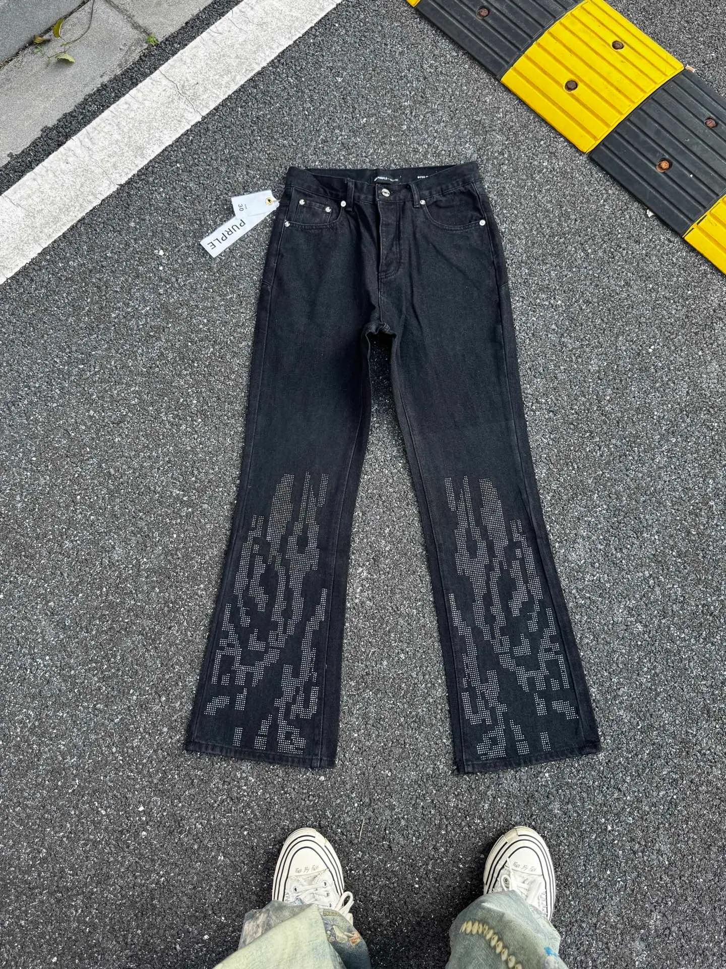 PU 6 (the back pocket label will not be returned or exchanged once it is removed) Top foreign trade order Purple Brand hot diamond pattern micro-flare jeans for men and women Same Style Accessories: complete accessories, all in original packaging, two hang tags and two labels on the back pocket, distinguishing the low-end version on the outside, hardware and buckles are aligned, Authentic original with logo, aluminum alloy buckle, authentic Authentic printing inside the jeans pocket, every detail distinguishes any version on the market Fabric: Authentic pattern-making and Authentic custom-made imported fabrics use unique washing and dyeing methods, and are individually hand-painted to make ripped and micro-elastic jeans. Sizes: 28 30 32 34 36